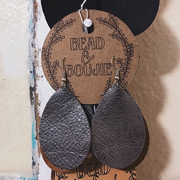 Genuine Metallic Silver Leather Teardrop Lightweight Dangle Statement Earrings - Picture 3 of 7